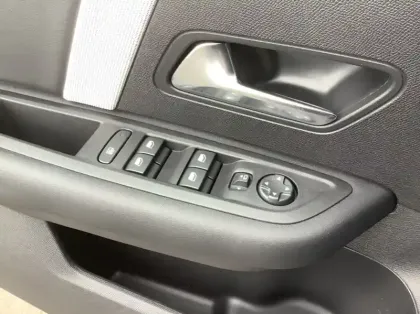 Photo 16 Citroën C4 Hybride 145 e-DCS6 Max - 5P