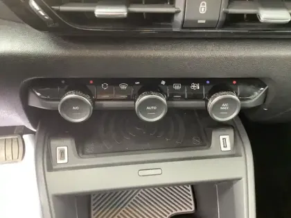 Photo 15 Citroën C4 Hybride 145 e-DCS6 Max - 5P