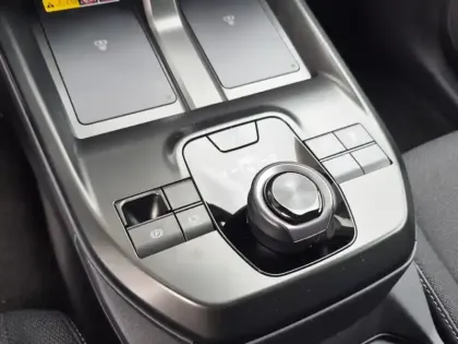 Photo 18 Toyota C-HR Design Grande Autonomie 77 kWh 224ch +