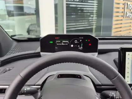 Photo 15 Toyota C-HR Design Grande Autonomie 77 kWh 224ch +