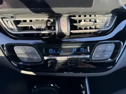 Photo 15 Toyota C-HR 1.8 Hybride 122 Design Ultimate