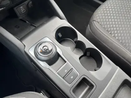 Photo 7 Ford Kuga 2.5 Duratec 180ch Hybrid FlexiFuel Titanium Business Powershift