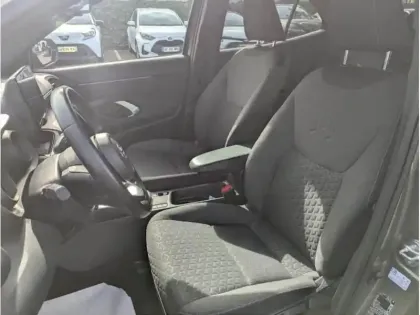 Photo 14 Toyota Yaris Hybride 1.5 HYBRID 116H DESIGN