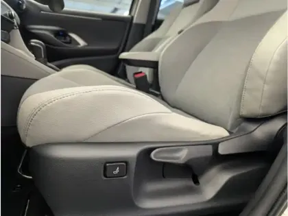 Photo 21 Toyota Yaris Hybride 116h Iconic