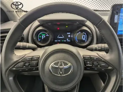 Photo 11 Toyota Yaris Hybride 116h Iconic