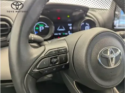 Photo 13 Toyota Yaris Hybride 116h Iconic