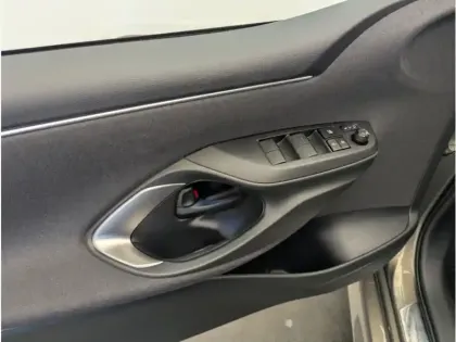 Photo 22 Toyota Yaris Hybride 116h Iconic