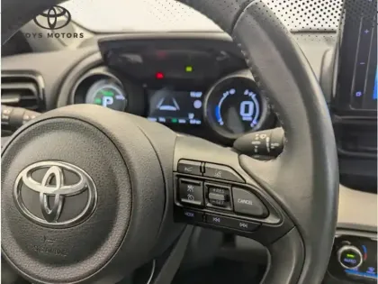 Photo 12 Toyota Yaris Hybride 116h Iconic