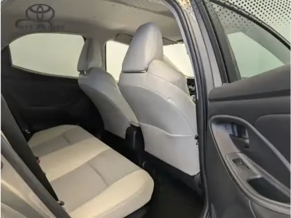 Photo 16 Toyota Yaris Hybride 116h Iconic