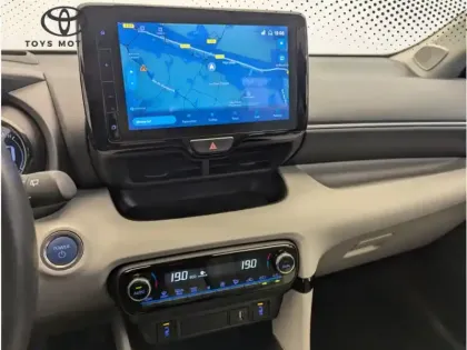 Photo 8 Toyota Yaris Hybride 116h Iconic