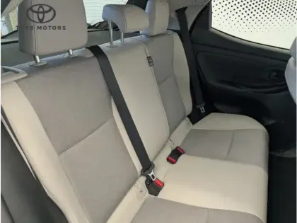 Photo 17 Toyota Yaris Hybride 116h Iconic