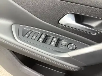 Photo 16 Peugeot 308 Hybrid 145 e-DCS6 Allure