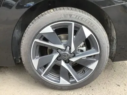 Photo 8 Peugeot 308 Hybrid 145 e-DCS6 Allure