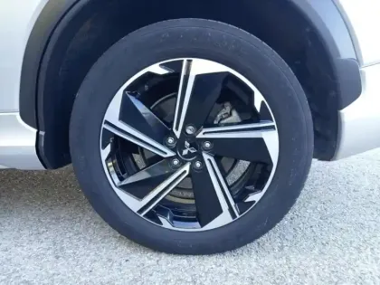 Photo 10 Mitsubishi Eclipse  Cross 2.4 MIVEC PHEV 188ch Instyle 4WD