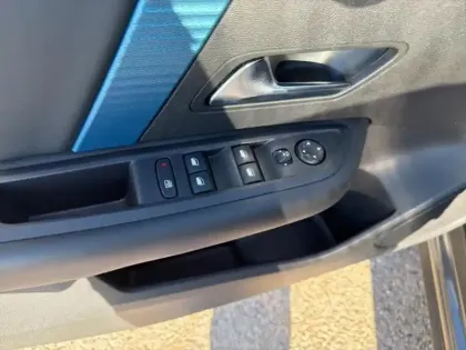 Photo 11 Citroën C4  Moteur électrique 136ch (100 kW) Shine Automatique