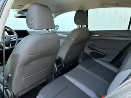 Photo 6 Volkswagen Golf  1.0 TSI OPF 110ch Active