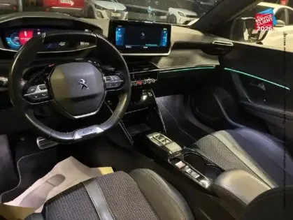 Photo 14 Peugeot 2008  e- 136ch GT