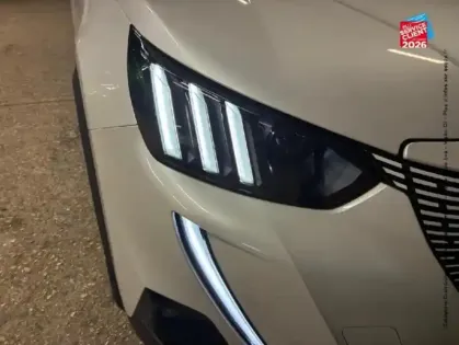 Photo 12 Peugeot 2008  e- 136ch GT