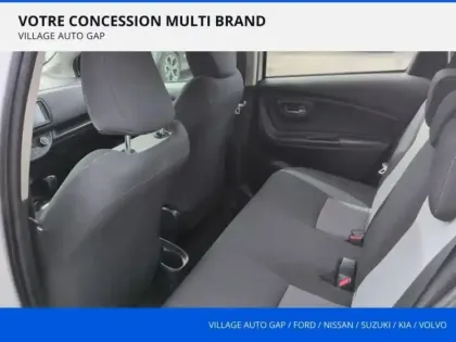 Photo 8 Toyota Yaris  100h Dynamic 5p RC19