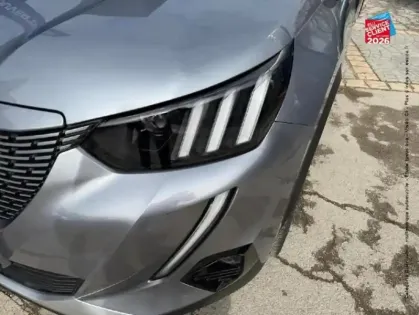 Photo 12 Peugeot 2008  e- 136ch GT Pack