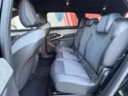 Photo 11 Peugeot 5008  Hybrid 136ch Allure e-DCS6 7 Places