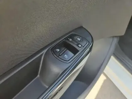 Photo 12 Opel Corsa Gén. V Ph1 NG Design Edition 5