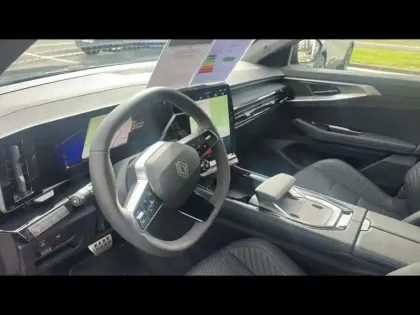 Photo 9 Renault Espace  1.2 E-Tech full hybrid 200ch esprit Alpine 7 places - 25