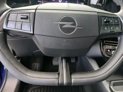 Photo 8 Opel Mokka  1.2 Turbo Hybrid 136ch Edition e-DCT6