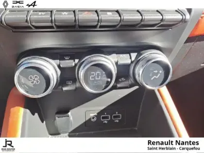 Photo 11 Renault Captur  1.6 E-Tech Plug-in 160ch Intens