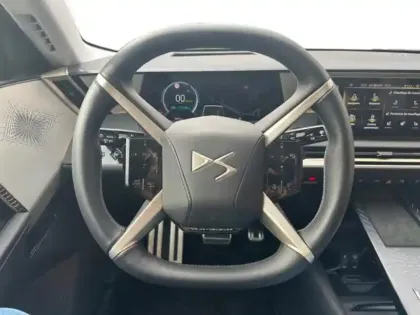 Photo 11 DS DS 8 N°8 Electrique 245ch Long Range Etoile