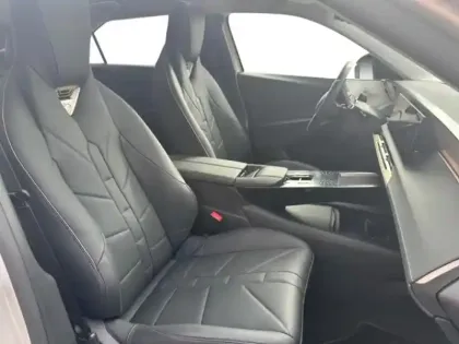 Photo 29 DS DS 8 N°8 Electrique 245ch Long Range Etoile