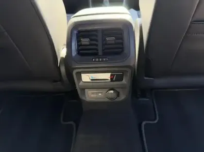 Photo 13 Volkswagen Tiguan  2.0 TDI 150ch R-Line DSG7