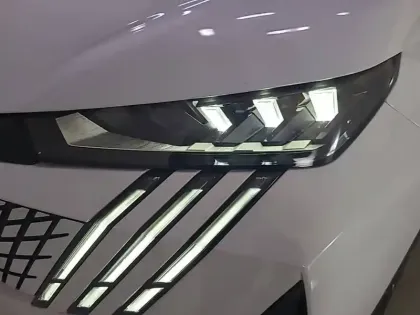 Photo 87 Peugeot 3008  Hybrid 136 e-DCS6