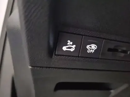 Photo 31 Peugeot 3008  Hybrid 136 e-DCS6