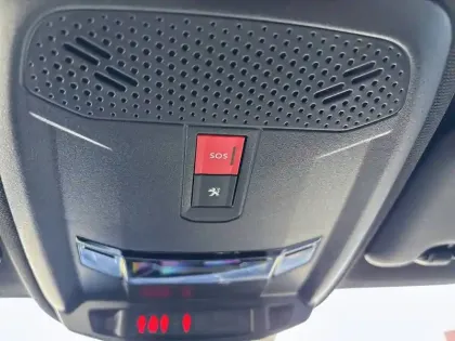 Photo 45 Peugeot 208 Gén. II Ph1 NG GT 5