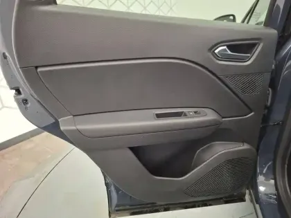 Photo 24 Renault Captur  E-Tech full hybrid 145