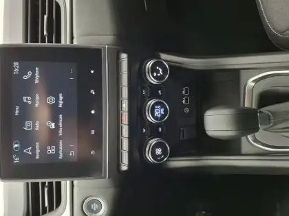 Photo 35 Renault Captur  E-Tech full hybrid 145