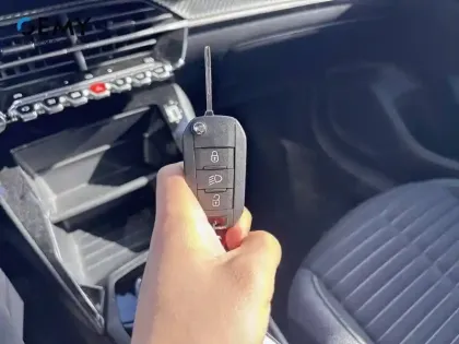 Photo 16 Peugeot 208  Hybrid 100 e-DCS6