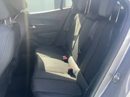 Photo 19 Peugeot 2008  PureTech 130 S&S BVM6