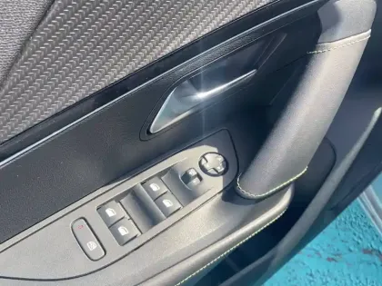 Photo 36 Peugeot 2008  PureTech 130 S&S BVM6