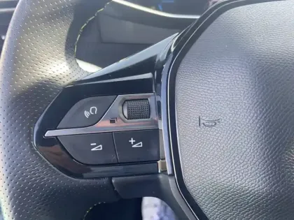 Photo 13 Peugeot 2008  PureTech 130 S&S BVM6