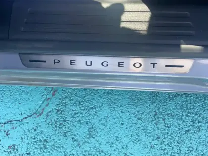 Photo 32 Peugeot 2008  PureTech 130 S&S BVM6