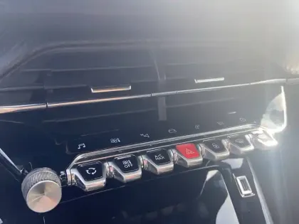 Photo 7 Peugeot 2008  PureTech 130 S&S BVM6