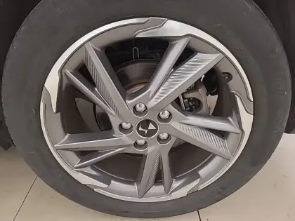 Photo 12 DS DS 7 DS7 Crossback Hybride E-Tense 300 EAT8 4x4