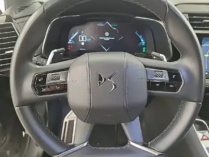 Photo 8 DS DS 7 DS7 Crossback Hybride E-Tense 300 EAT8 4x4