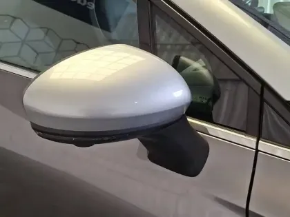 Photo 16 Renault Captur  E-Tech Plug-in 160 - 21