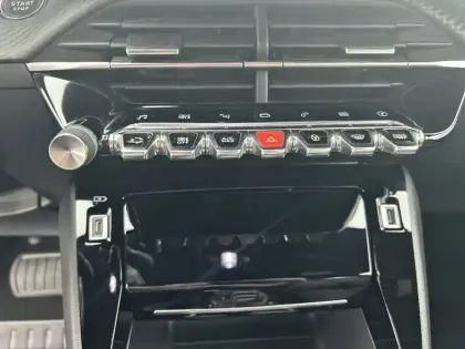 Photo 19 Peugeot 2008  Electrique 136 ch