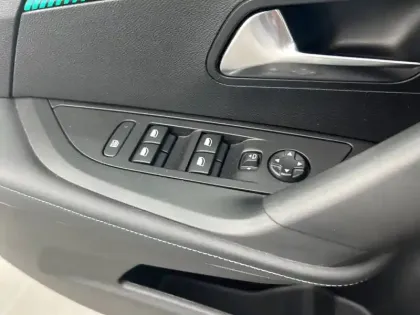 Photo 14 Peugeot 2008  Electrique 136 ch