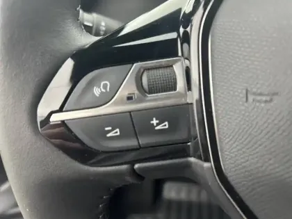 Photo 17 Peugeot 2008  Electrique 136 ch