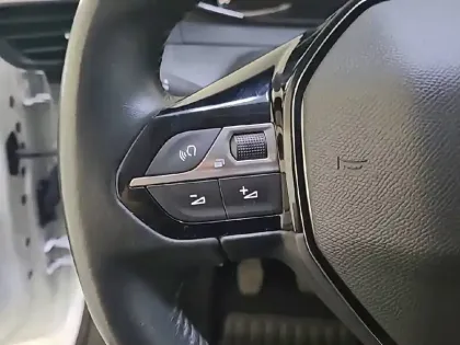 Photo 22 Peugeot 208 Gén. II Ph1 Premium Pack 5